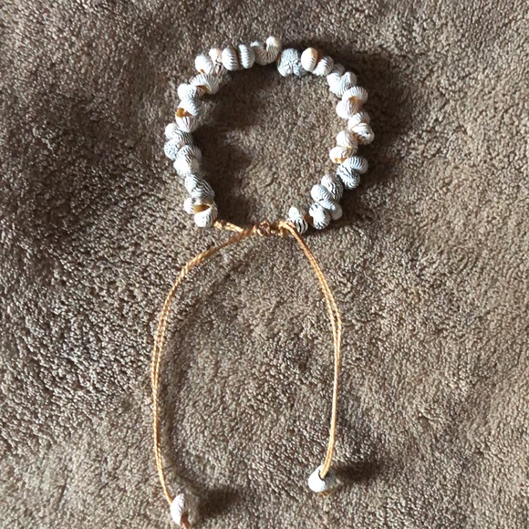 Adjustable shell made beautiful bracelet - Picture 3 of 4